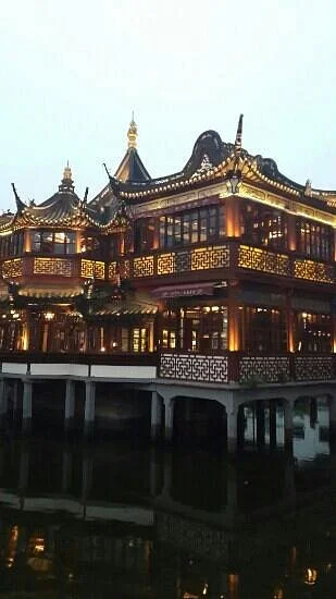 Shanghai Fuzhou Road Cultural Street