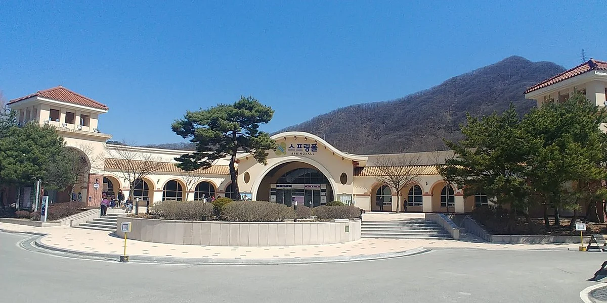 Spring Fall Sinbuk Resort
