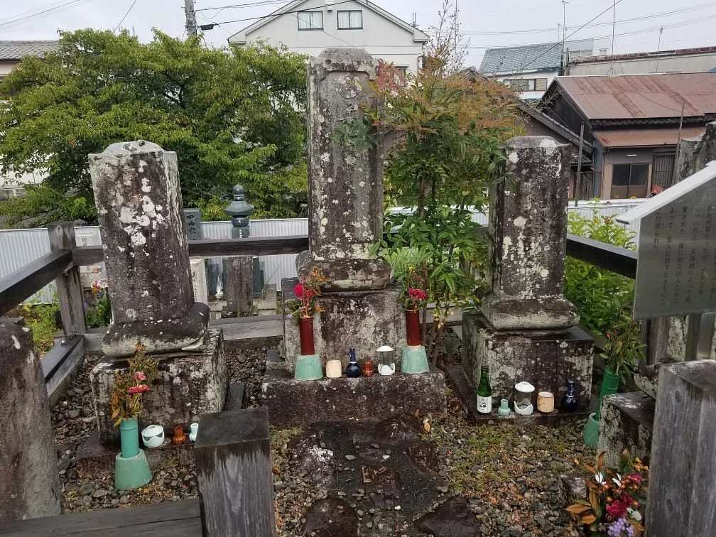 Gokuraku-ji Temple Cemetery