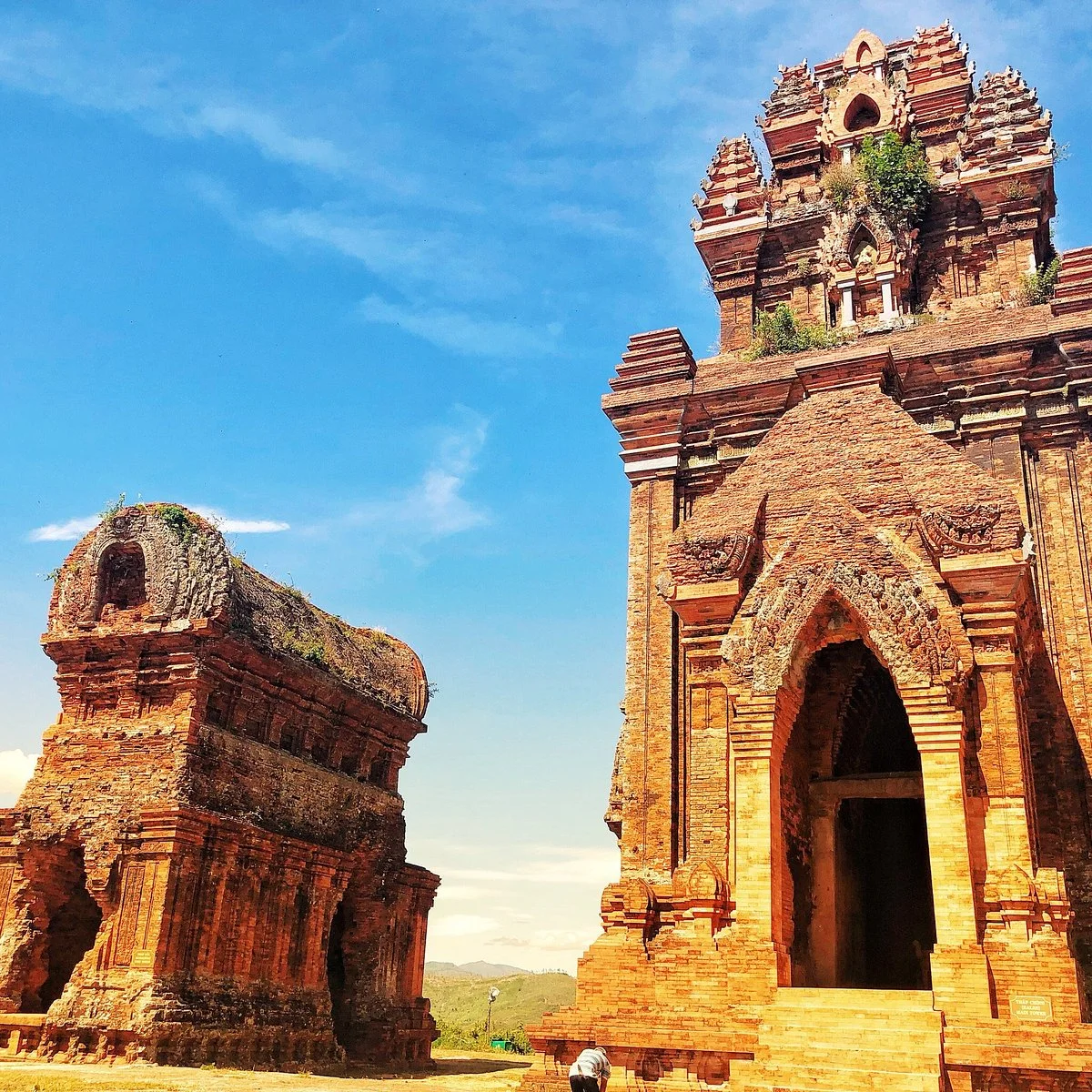 Banh It Towers (Bac Towers)