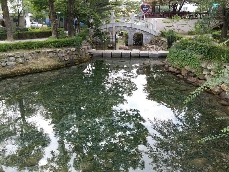 Hwangji Pond