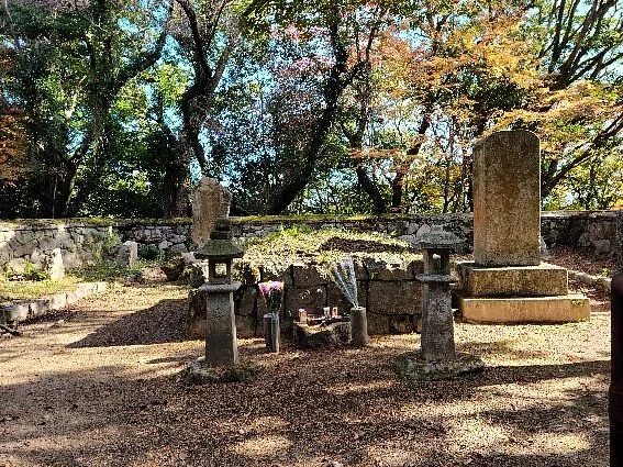 Tomb of Joun Takahashi and Brave Warrior
