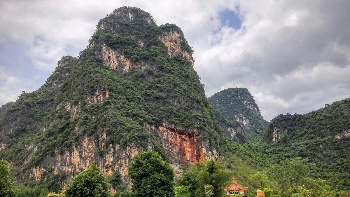 Corridor of Peaks in Western Yingde