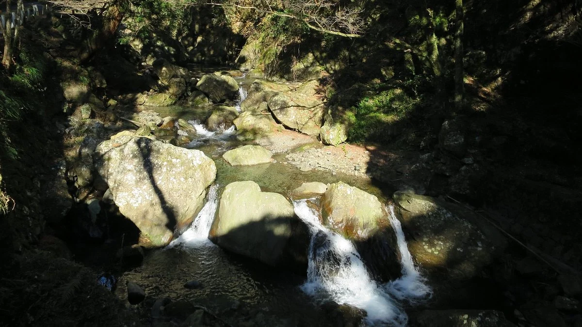 Magaibutsu - Buddha Statues Carved on Rocks