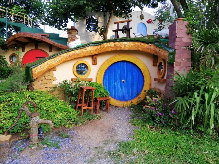 Hobbit House (Baan Suan Noi)