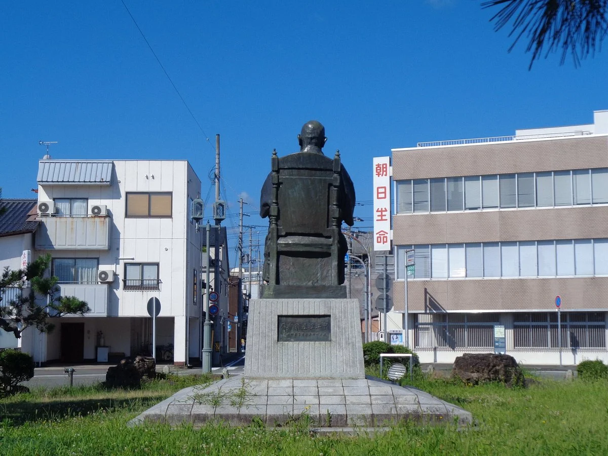 Nakae Tanezo Statue