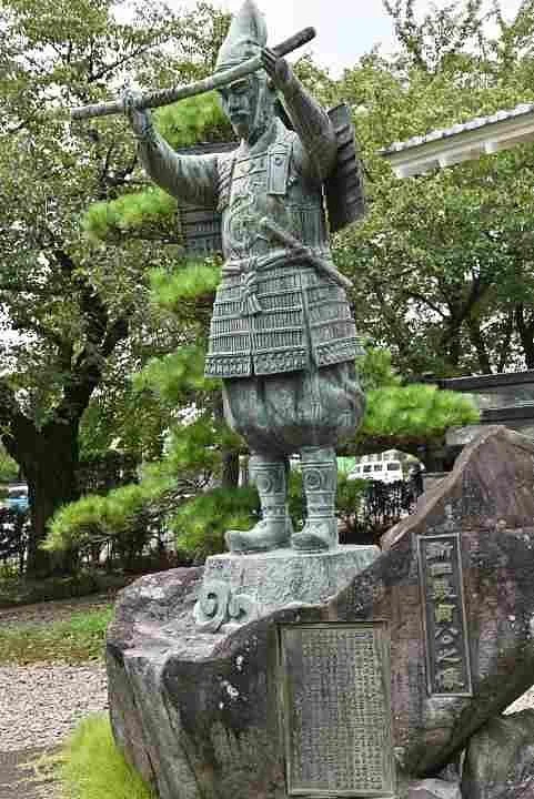 Statue of Nitta Yoshisada