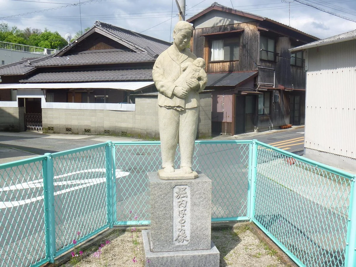 Haruyo Horiuchi Statue