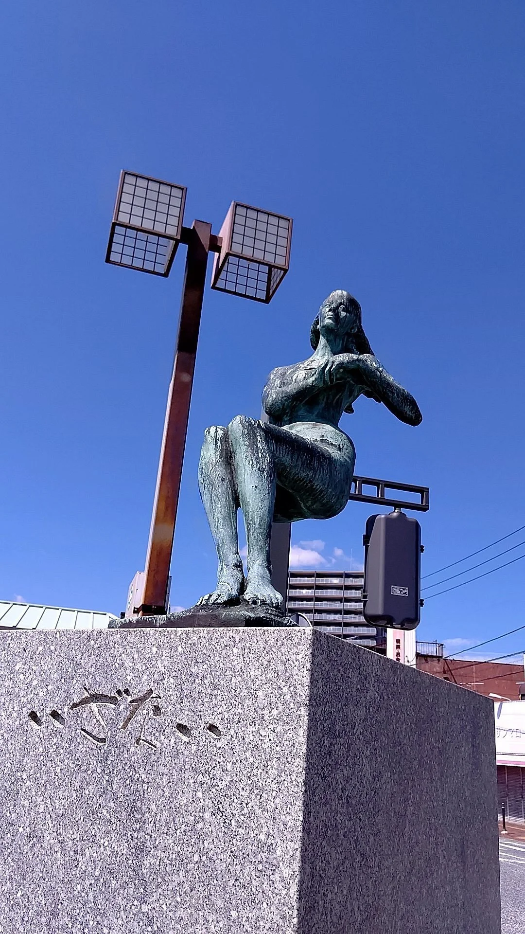 Izanai Statue