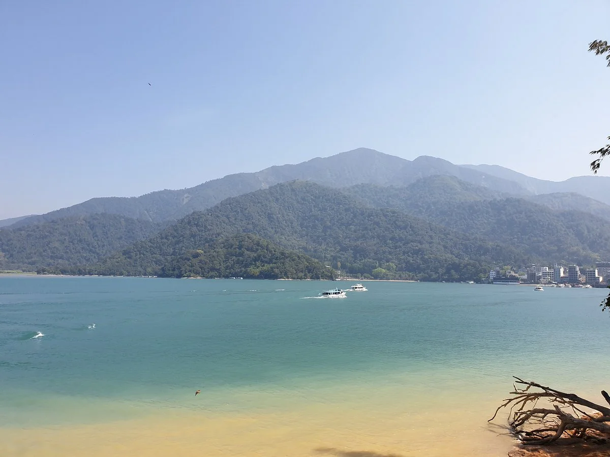 Riyuetan Tu Ting Zi Deng Ta