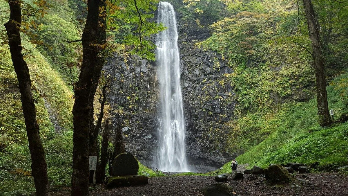 Tamasudare Fall