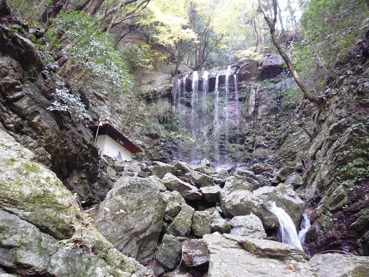 Hatanogo Falls