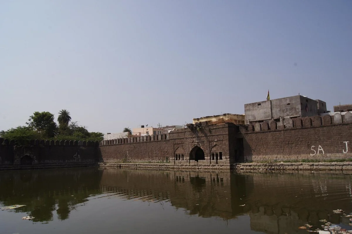 Taj Bawdi