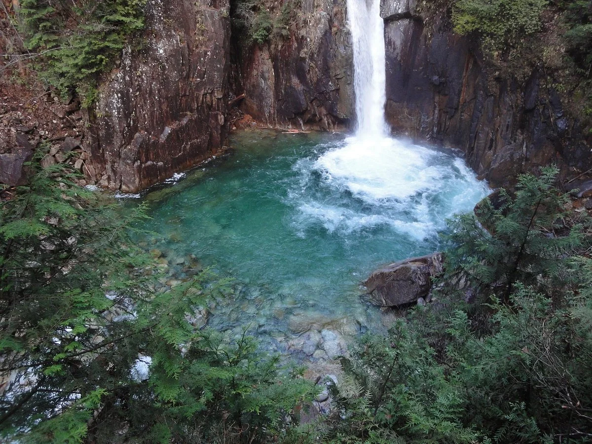 Ushigataki Waterfall