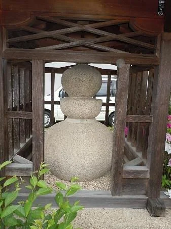 Izumi Shikibu's Grave