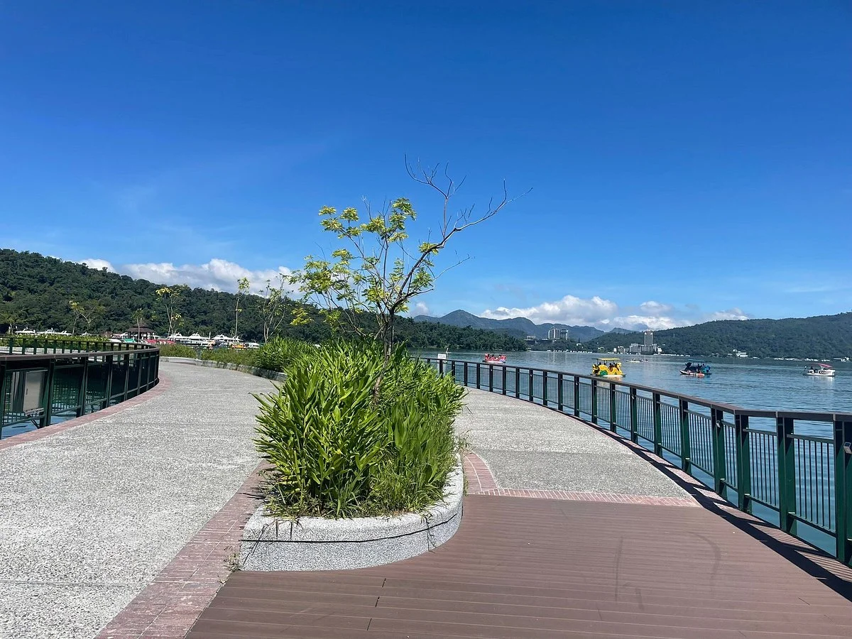 Yidashao Lakeside Trail