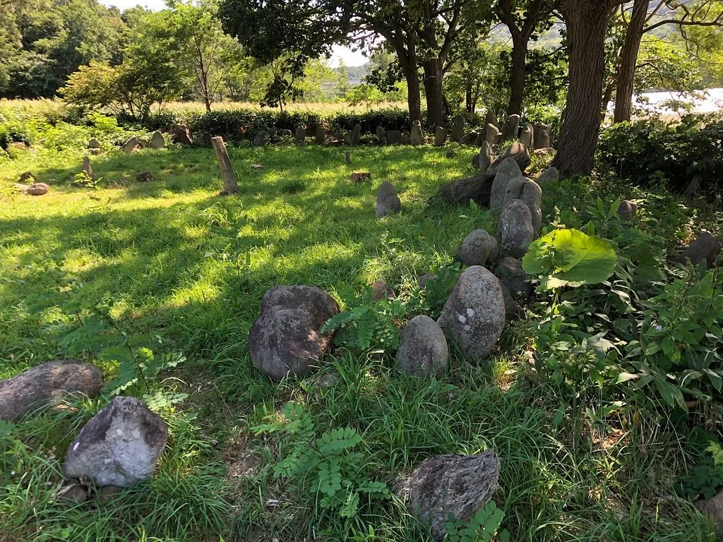 Oshoro Annular Stone