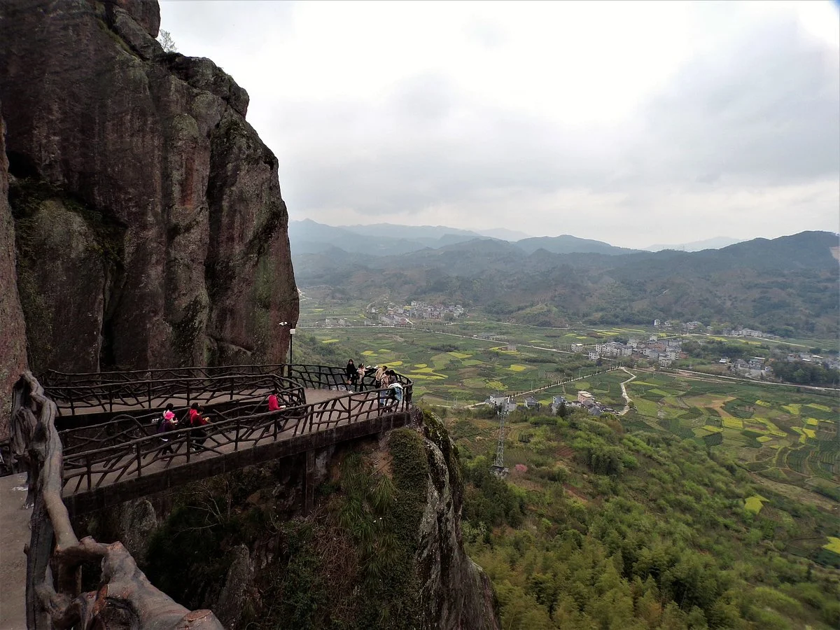 Shuangtong Mountain Scenic Area