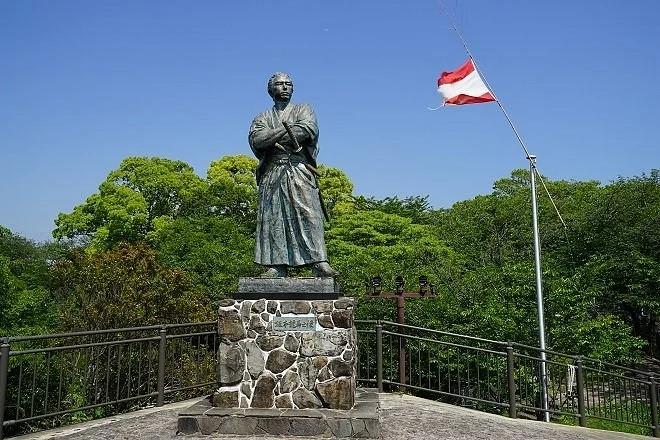 Sakamoto Ryoma Statue