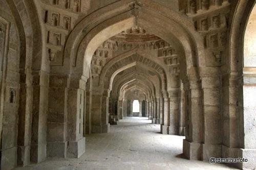 Moth Ki Masjid