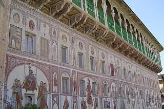 Aath Havelis
