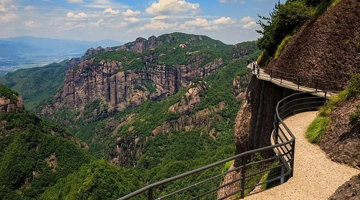 Huangyan Grottoes
