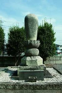 Genno Osho's Grave