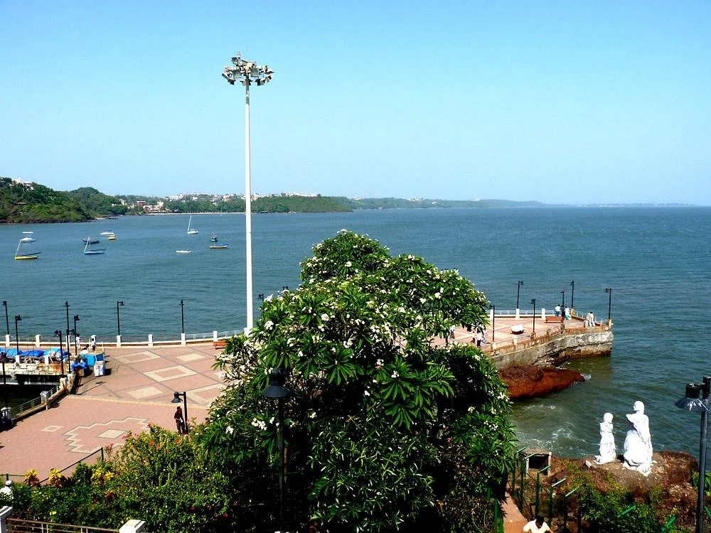 Dona Paula Beach