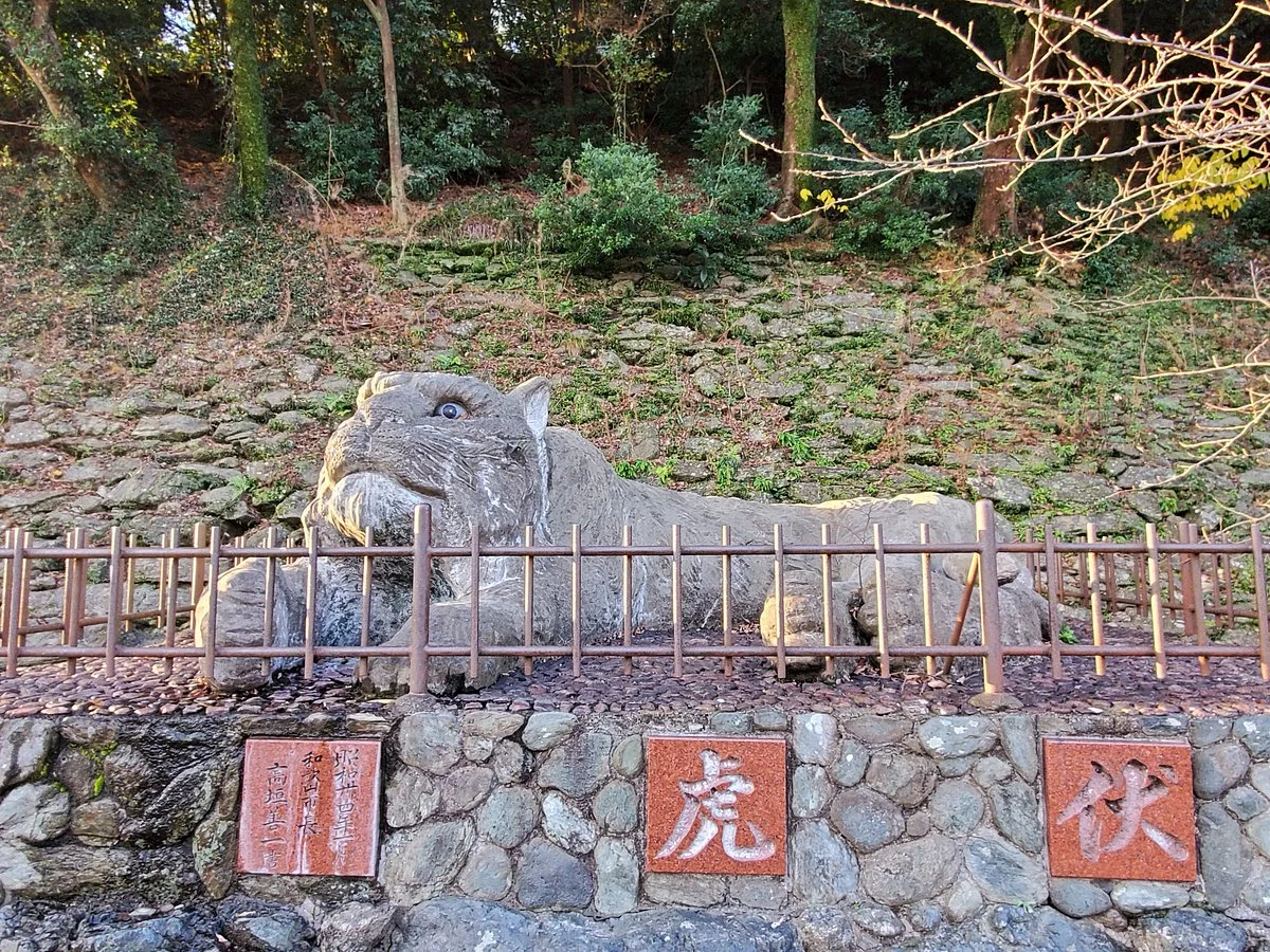 Fukko Statue