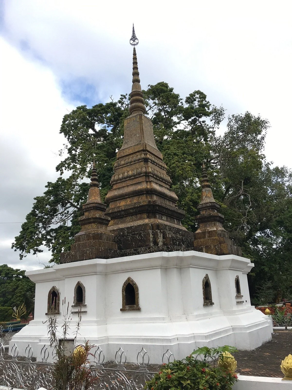 Wat Tat Luang