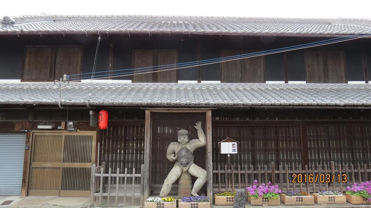 Komekin no Kintoki Statue