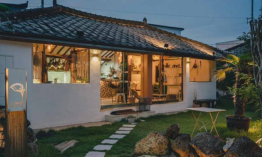 Dongmyeong-dong Cafe Street