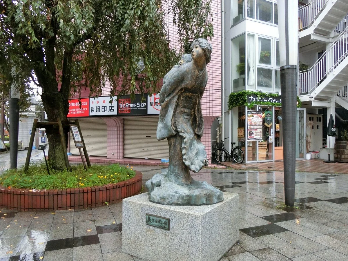 Wakakihinohaha Statue