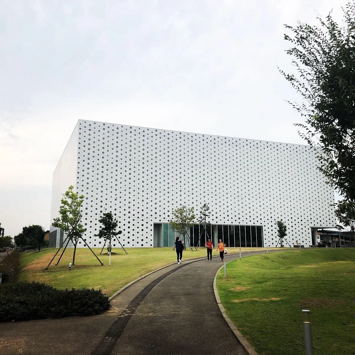 Kanazawa Umimirai Library