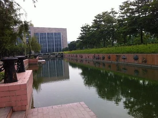 Desheng Square Park