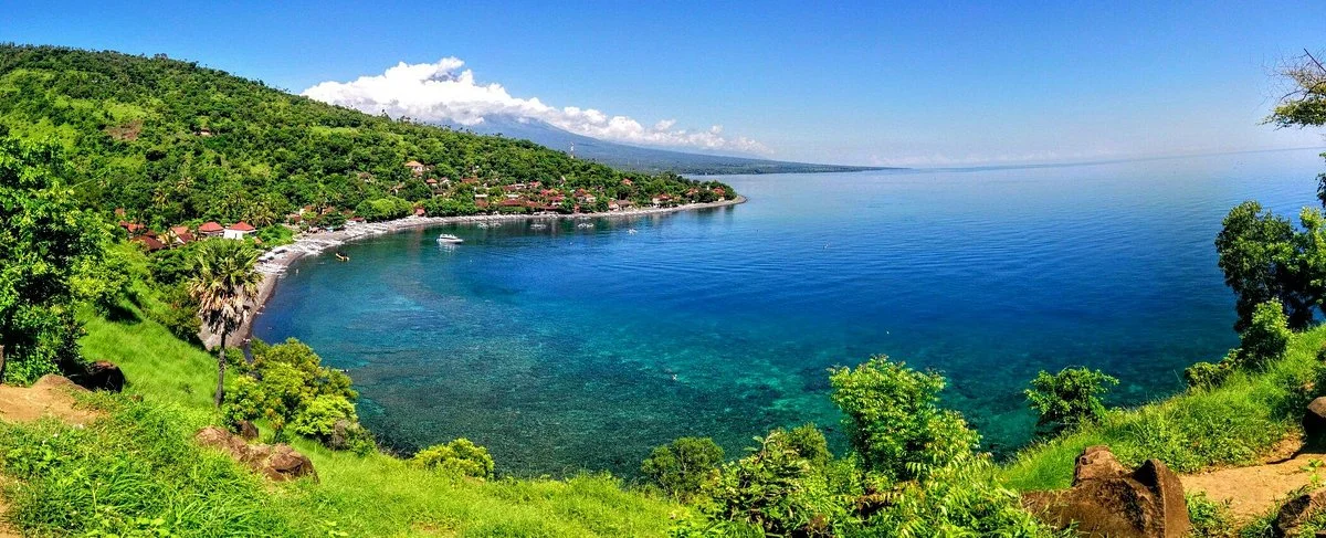 Jemeluk Beach