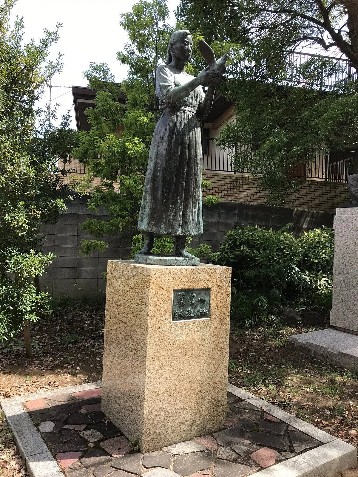 Aozorae Jiyu, Ai, Heiwa Statue
