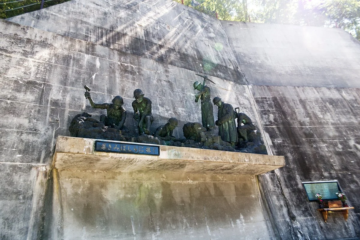 Junshoku Shairei Statue
