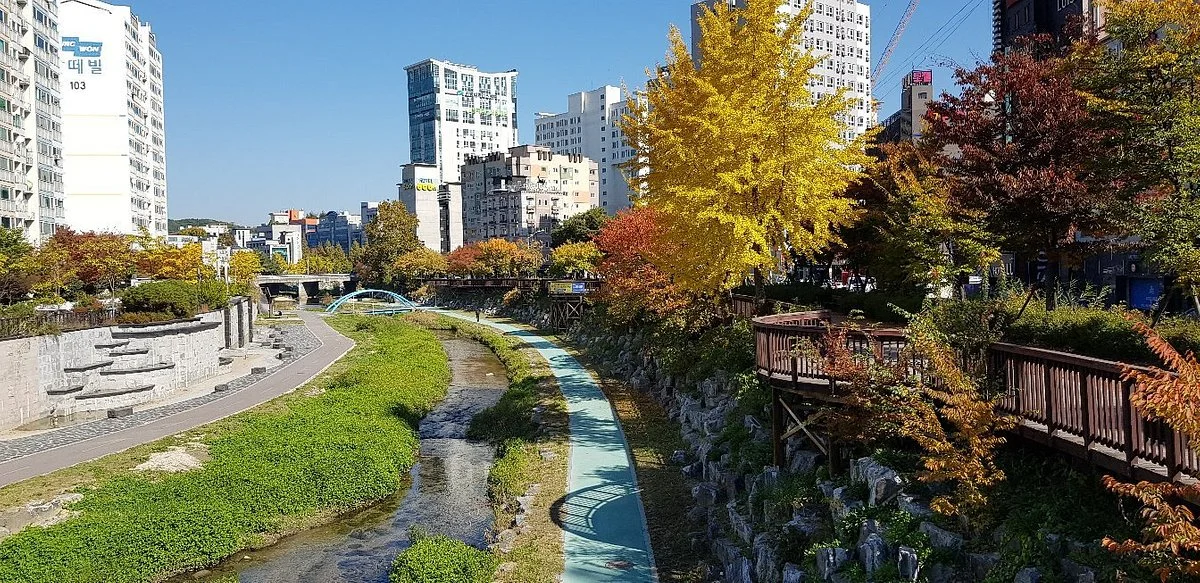 Yuseong Cheon Mulhyanggi Gil
