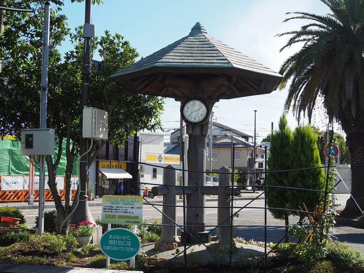 Higashi Kume's Hato Poppo Song Monument