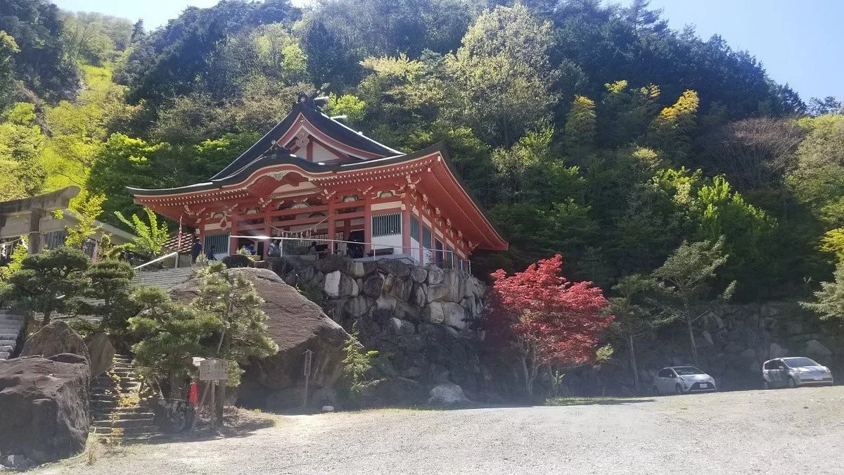 Meotogi Shrine Himenomiya