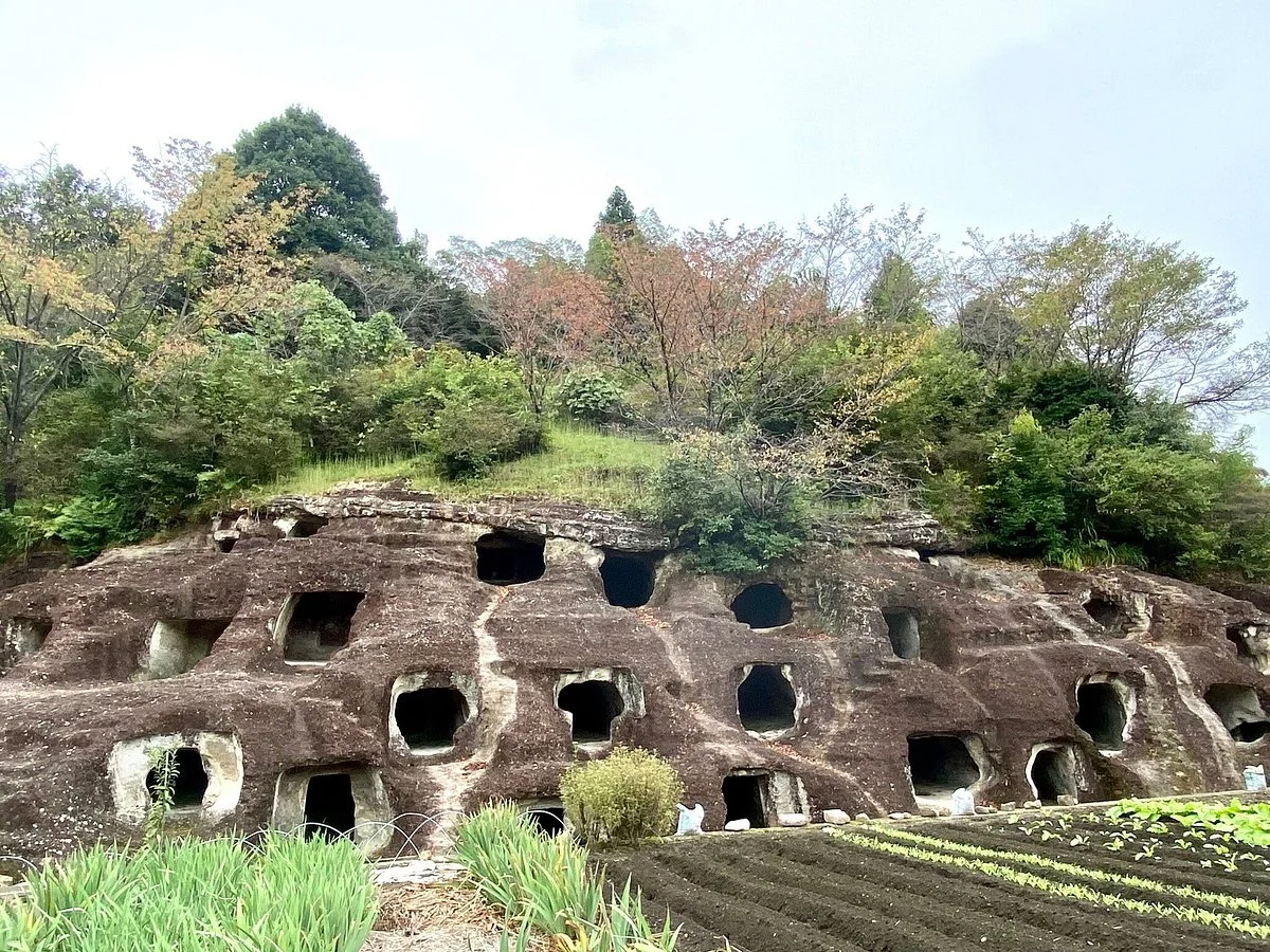 Nagaoka Hyakuana Tomb
