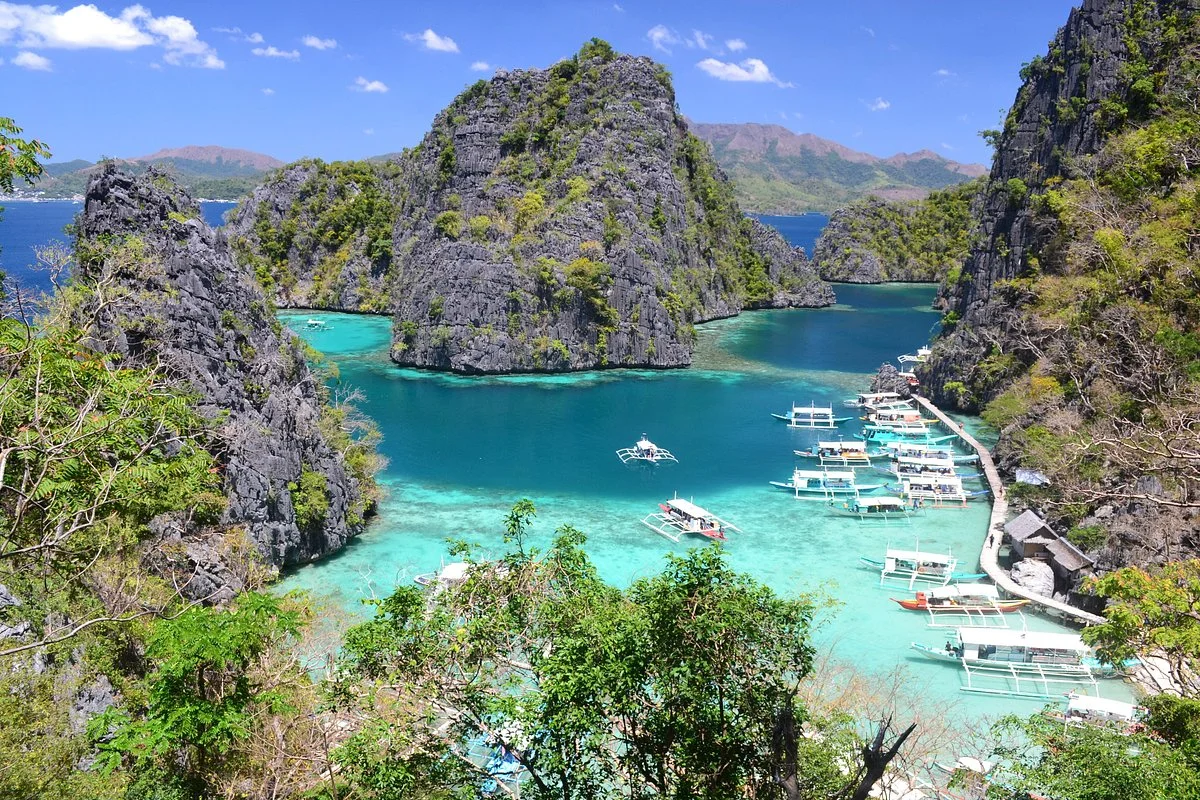 Cayangan Lake