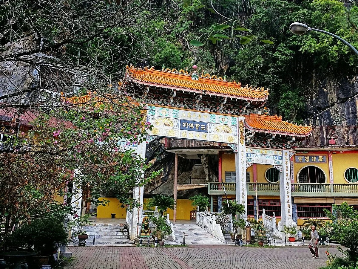 Sam Poh Tong Cave Temple