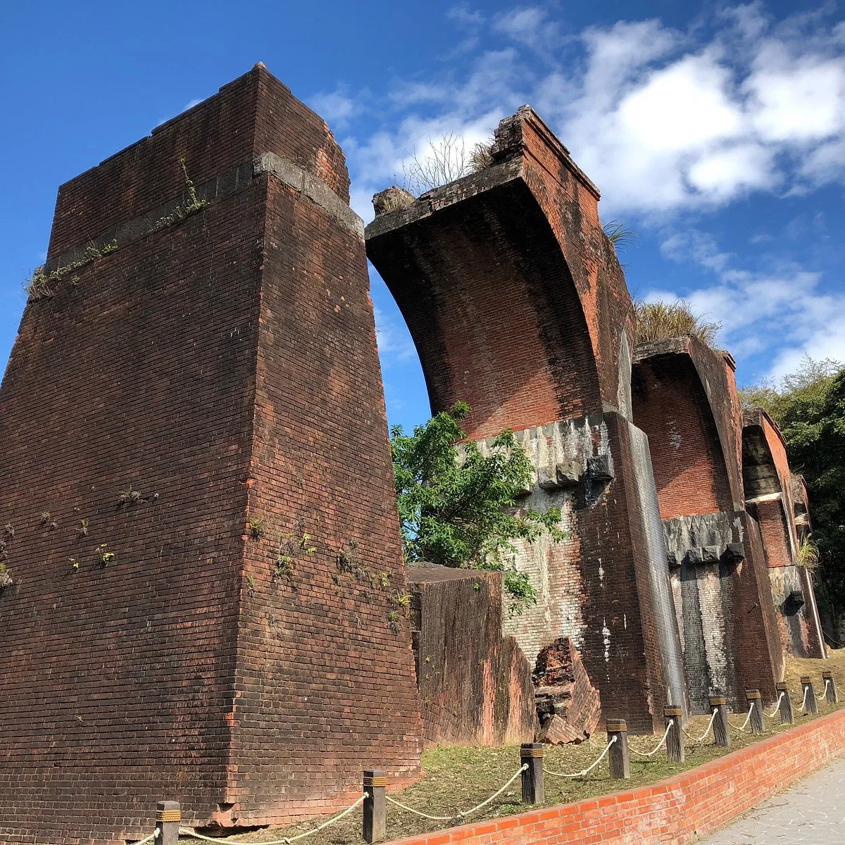 Lonsheng Fallen Bridge