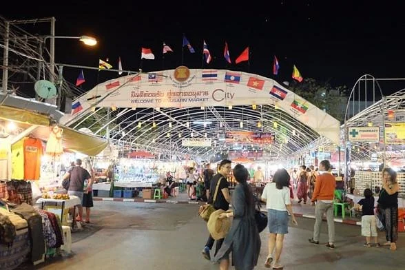 Anusarn Market