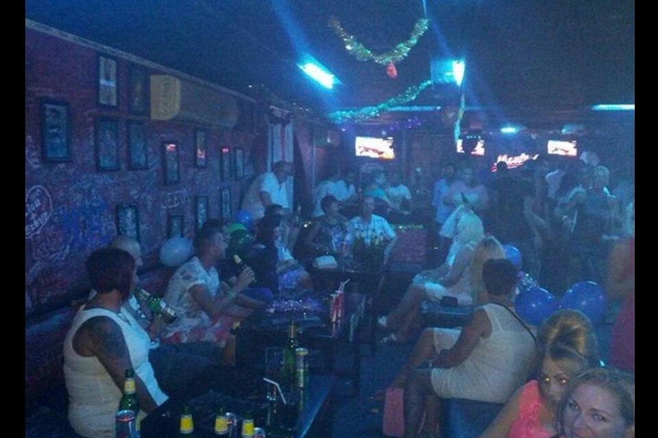 Monty's Bar