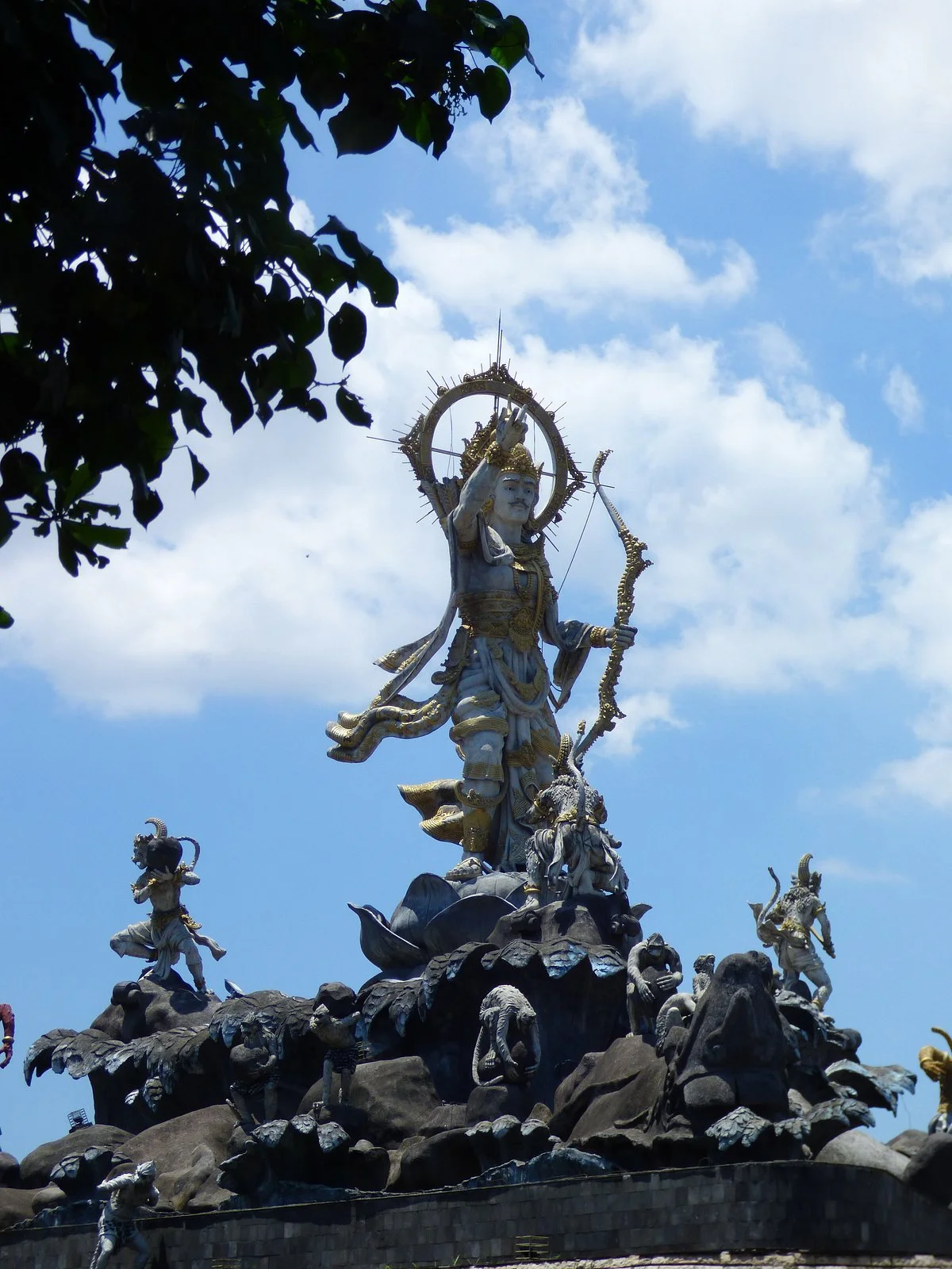 Titi Banda Statue