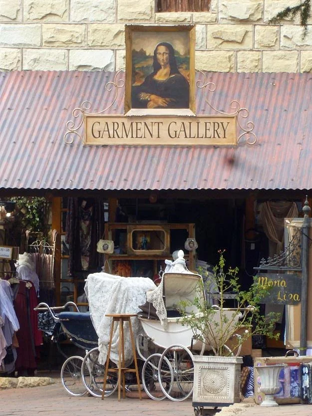 Mona Lisa Garment Gallery