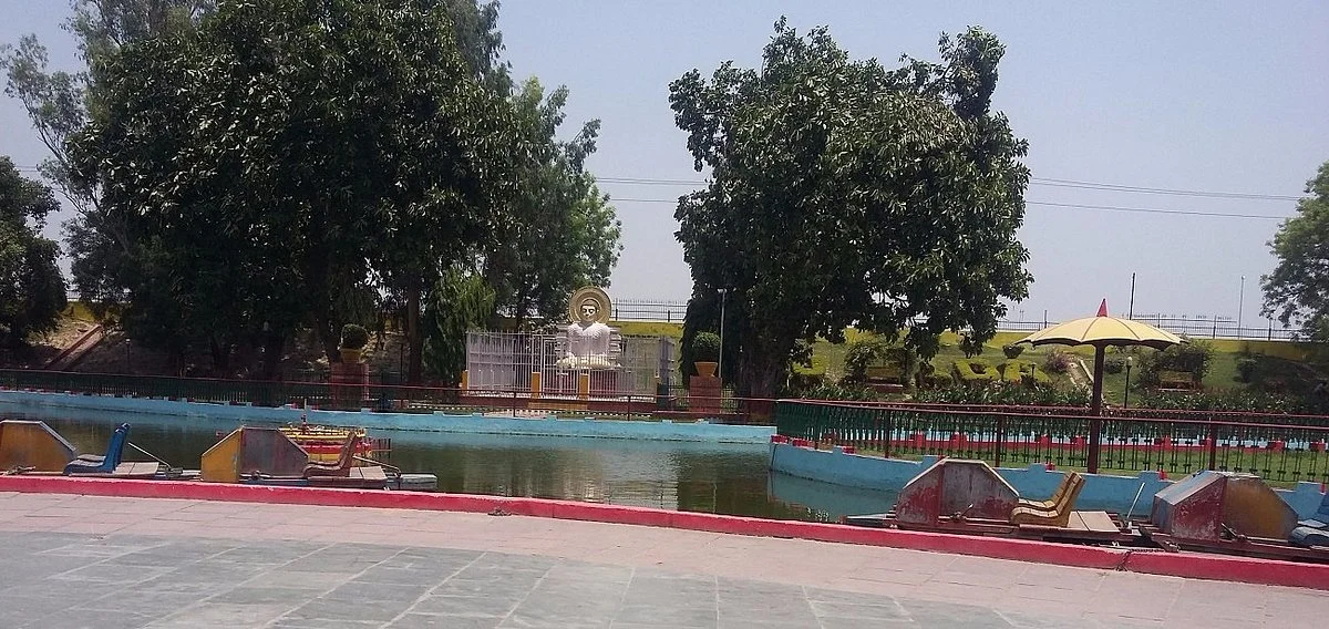 Gautam Buddha Park
